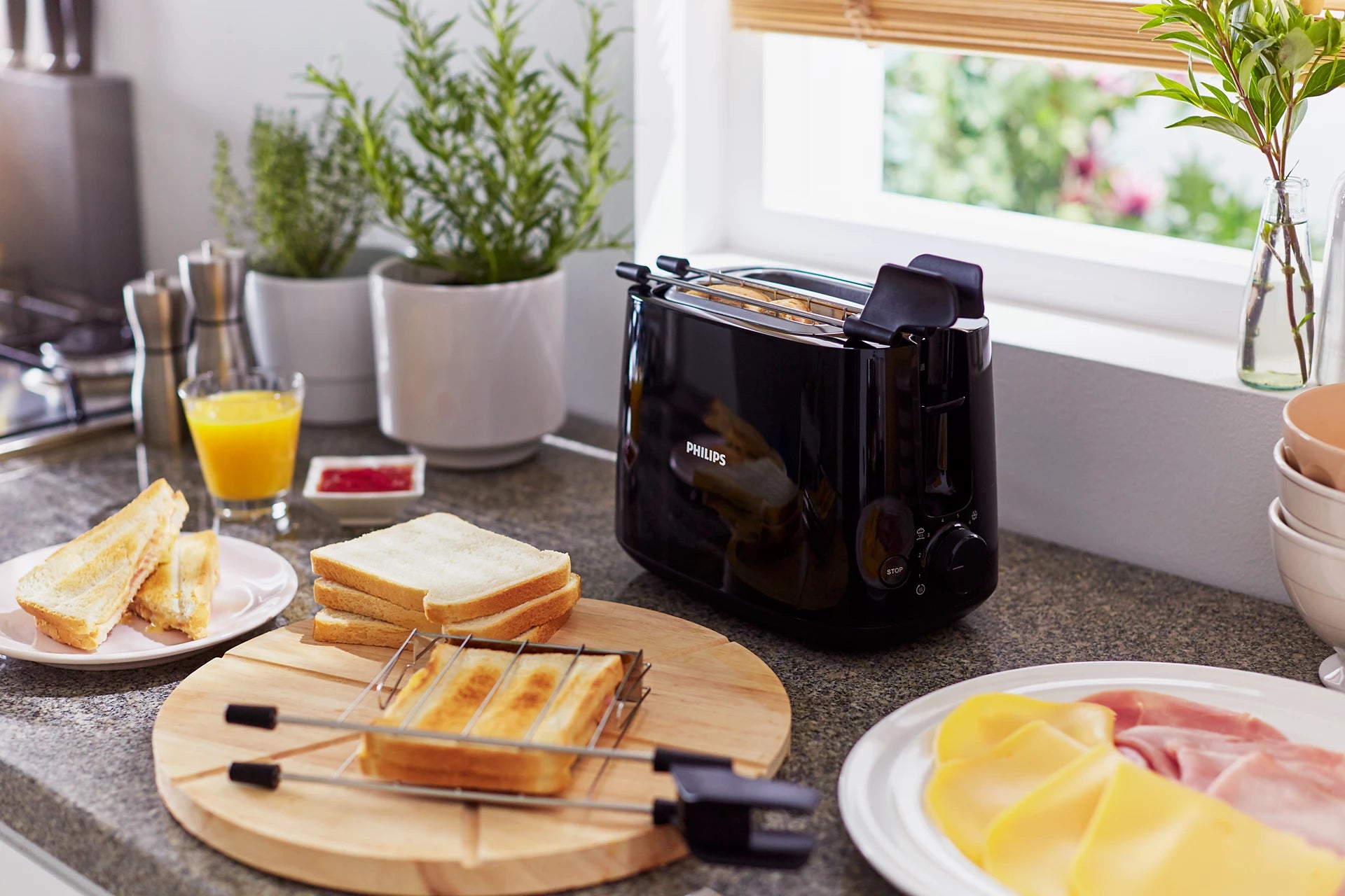 Philips 600W 2 Slice Pop-Up Toaster | 8 Browning Levels | Auto Shut-Off | Defrost & Cancel Function | Cool Touch Body | Black